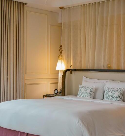 Deluxe Kamer met Kingsize Bed, Des Arts Saigon Mgallery Collection