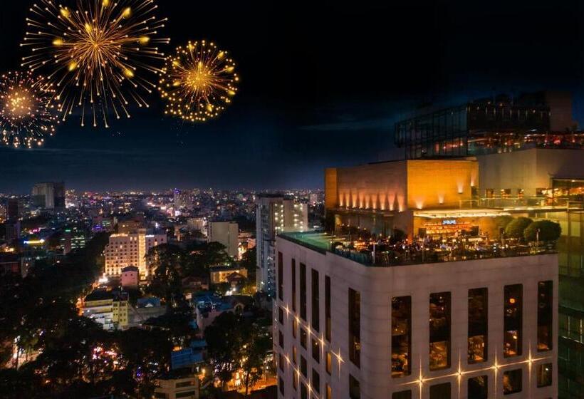 اتاق اجرایی با تخت بزرگ, Des Arts Saigon Mgallery Collection