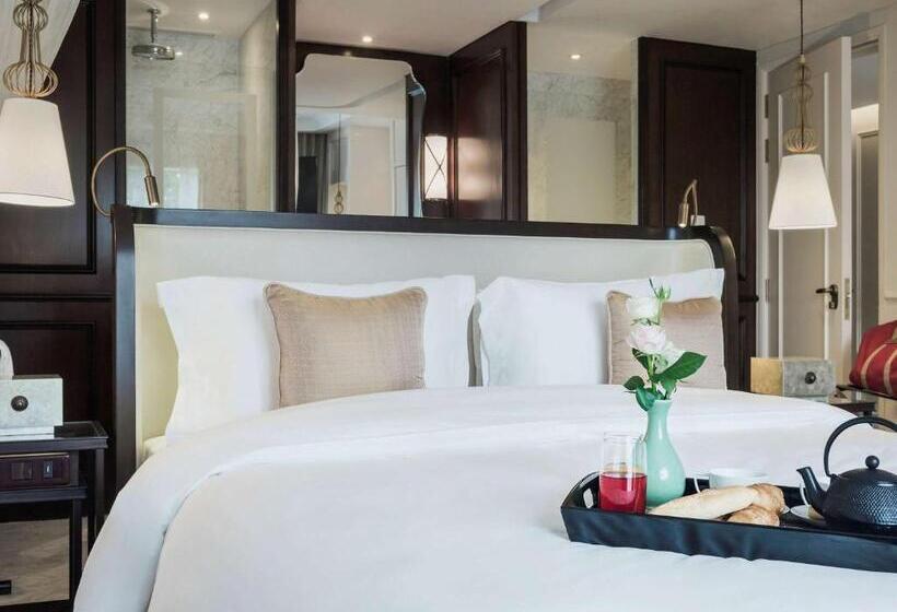 Executive Room King Size Bed, Des Arts Saigon Mgallery Collection