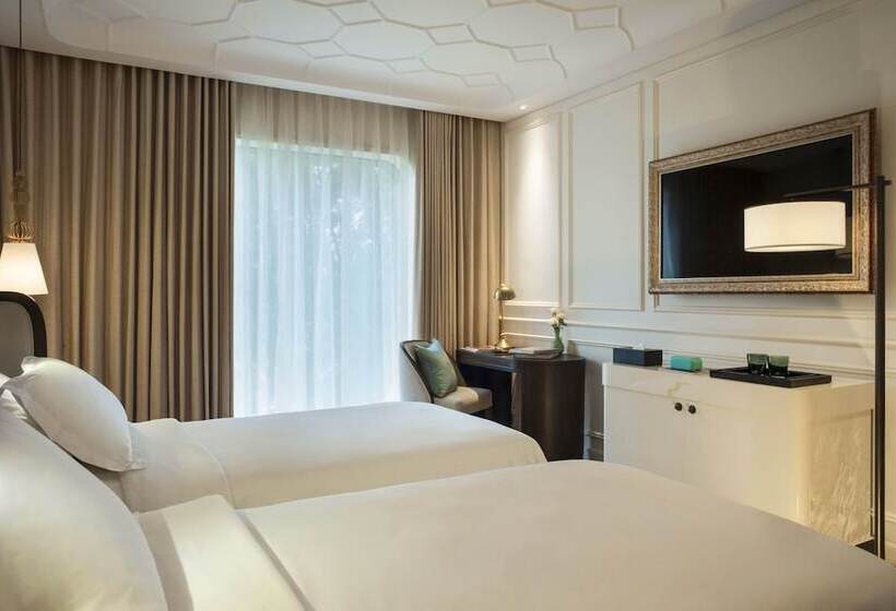 Deluxe Room, Des Arts Saigon Mgallery Collection