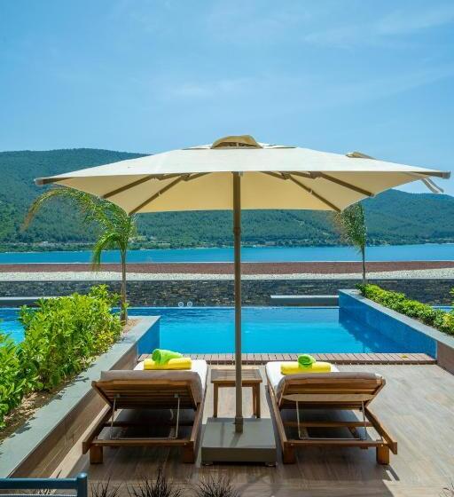 بانگلوی استاندارد با چشم‌انداز دریا, La Blanche Island Bodrum