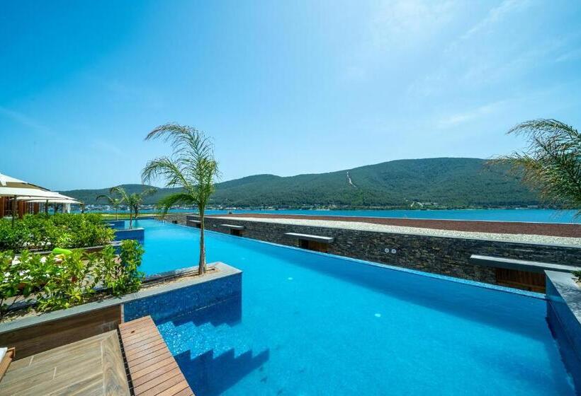 بانگلوی استاندارد با چشم‌انداز دریا, La Blanche Island Bodrum