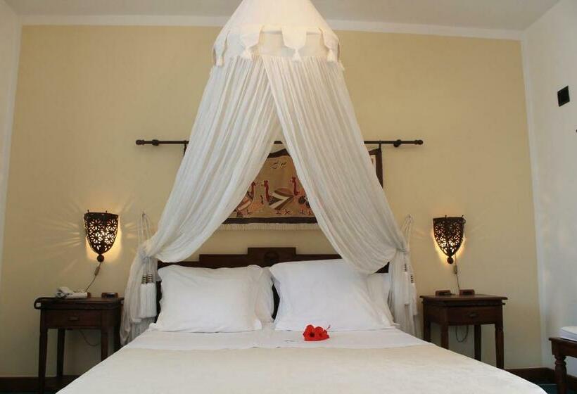 اتاق سوپریور, Luagos Club