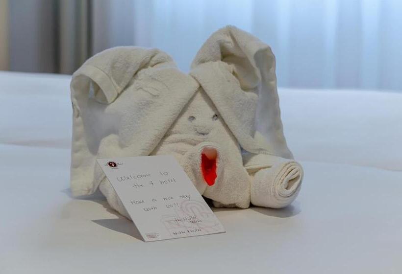 اتاق استاندارد با چشم‌انداز شهر, The 7 Hotel, Suites, Studios & Apartments