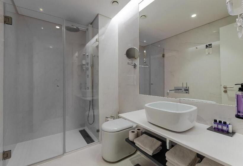 اتاق استاندارد با چشم‌انداز شهر, The 7 Hotel, Suites, Studios & Apartments
