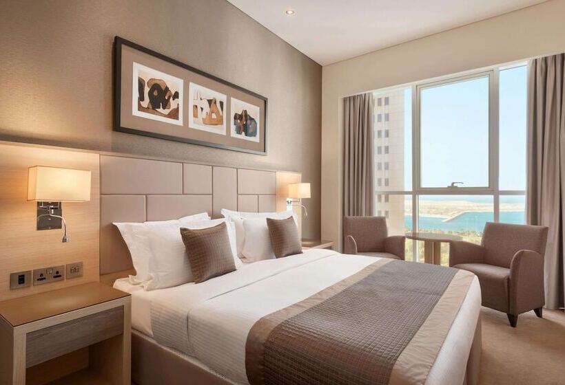 اتاق لوکس با چشم‌انداز دریا, Tryp By Wyndham Abu Dhabi City Center