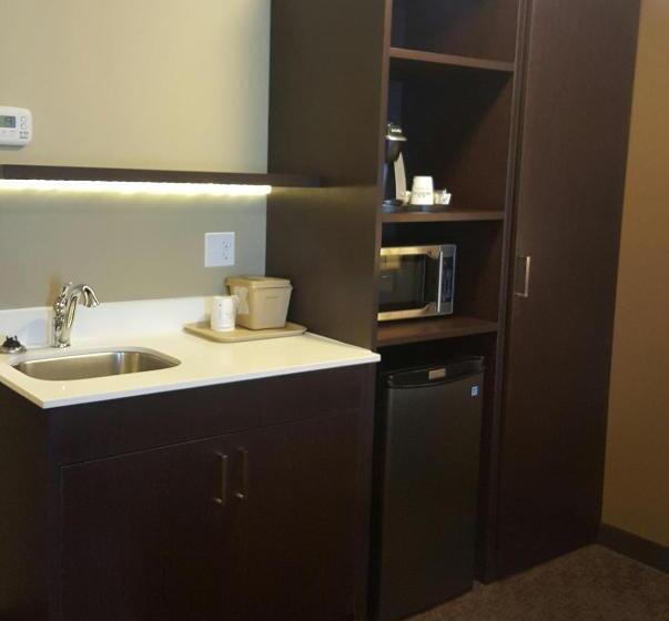 Business Room, Microtel Inn & Suites By Wyndham Whitecourt