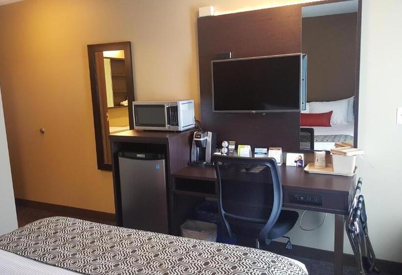 Standard Room, Microtel Inn & Suites By Wyndham Whitecourt