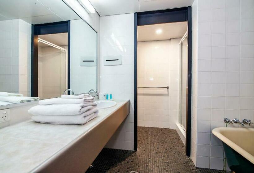 استودیوی استاندارد, Ridge Apartment