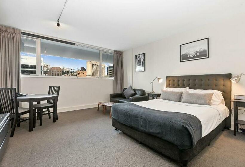 استودیوی استاندارد, Ridge Apartment