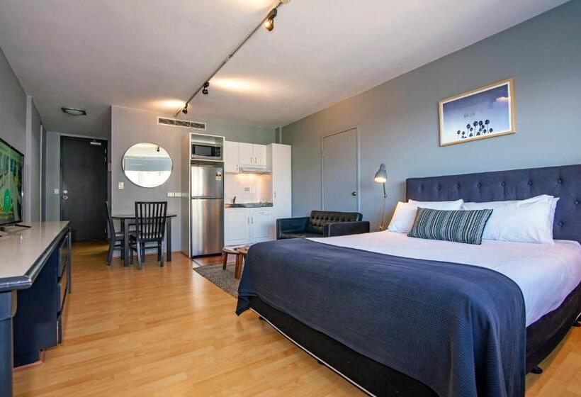 استودیوی استاندارد, Ridge Apartment