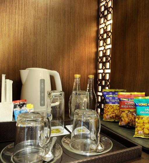 Superior Room City View, Al Meroz Hotel Bangkok   The Leading Halal