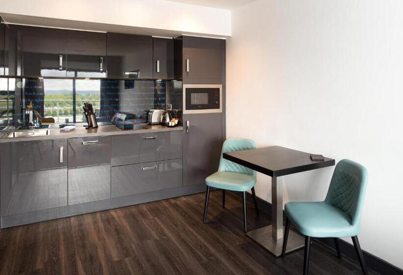 带1个卧室的顶楼公寓, Roomzzz Chester City