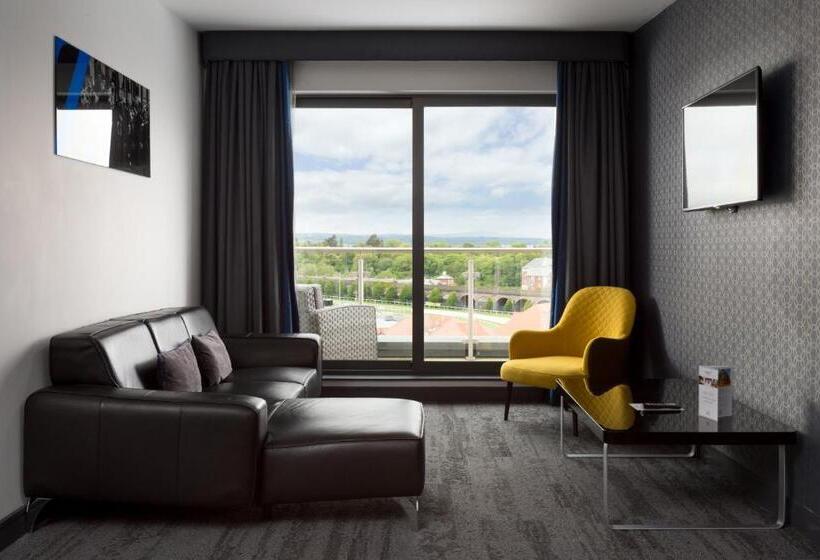 带1个卧室的顶楼公寓, Roomzzz Chester City