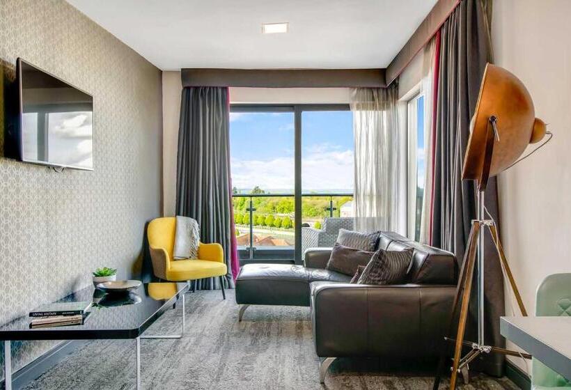 带1个卧室的顶楼公寓, Roomzzz Chester City