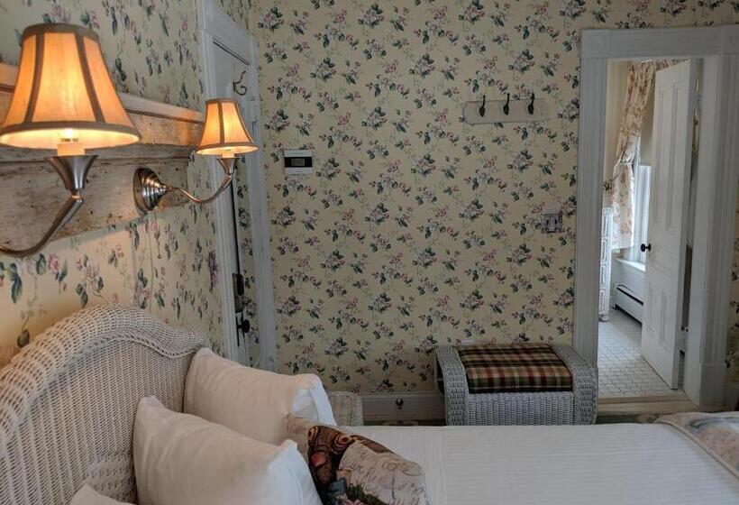 اتاق استاندارد با چشم‌انداز باغ, Heart Of The Village Inn