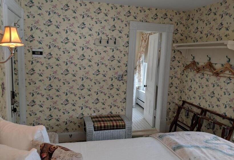 اتاق استاندارد با چشم‌انداز باغ, Heart Of The Village Inn