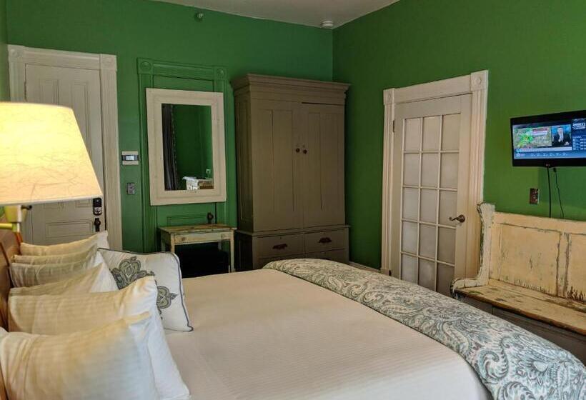 اتاق استاندارد با تخت بزرگ, Heart Of The Village Inn