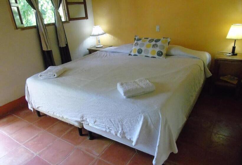 اتاق استاندارد سه نفره, Casa Barcelona