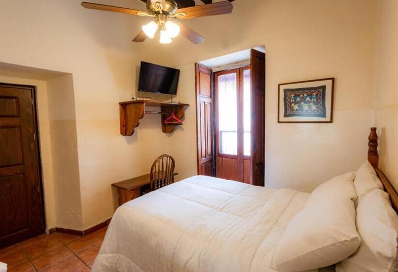 اتاق استاندارد, El Carmen, Morelia