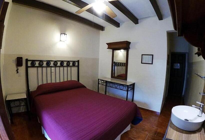 اتاق استاندارد, El Carmen, Morelia