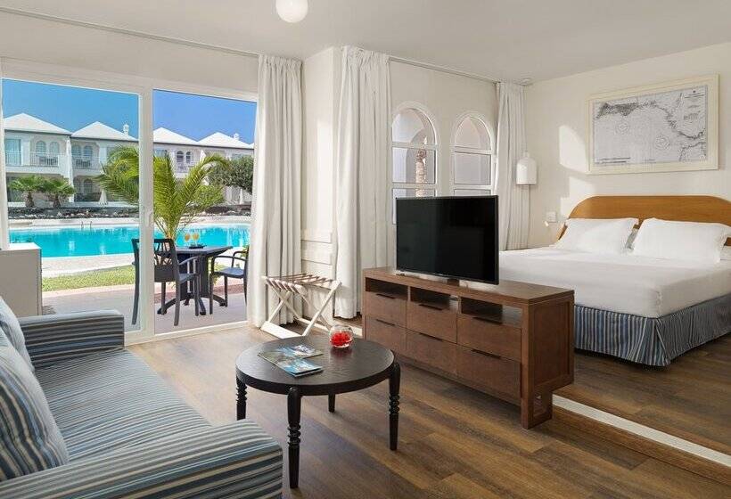 سوییت جونیور با چشم‌انداز استخر, H10 Ocean Suites