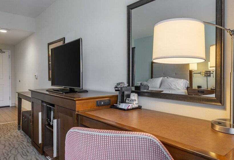 Standard Room Adapted for people with reduced mobility, Hampton Inn & Suites Vero Beach Downtown