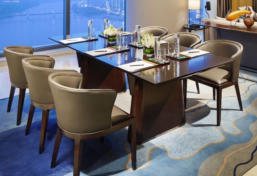 استودیو اجرایی, Hilton Zhuzhou