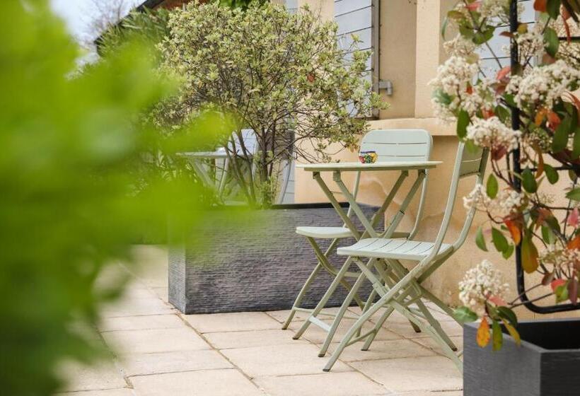 Habitación Superior con Terraza, Le Mas De Castel  Piscine Chauffee