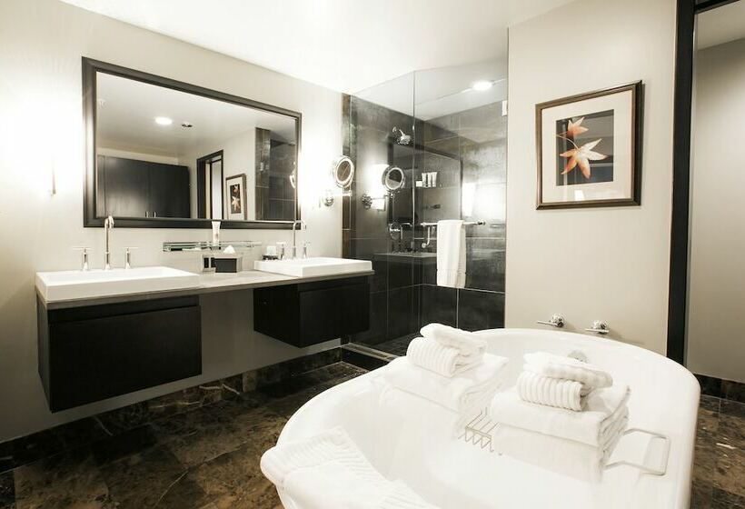 Deluxe Suite, Main & Sky