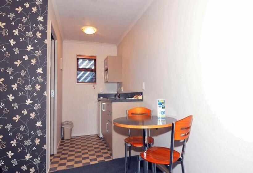 استودیوی استاندارد, Asure Scenic Route Motor Lodge