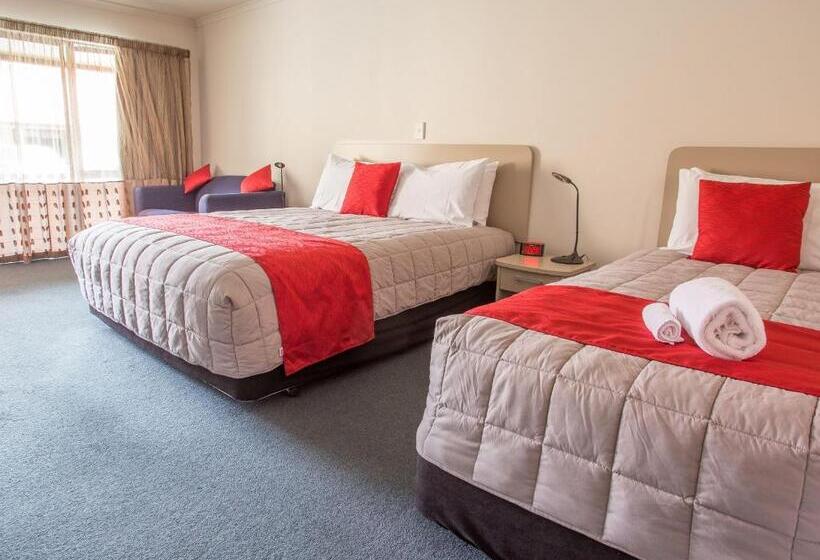 استودیوی سوپریور, Asure Scenic Route Motor Lodge