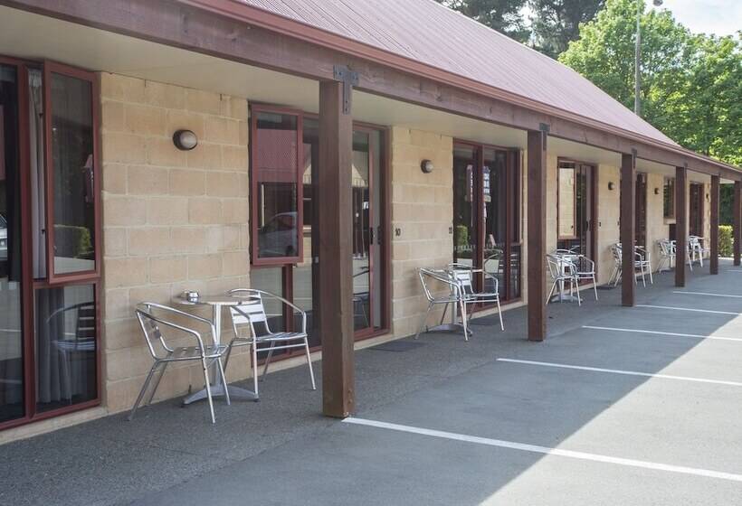 استودیوی سوپریور, Asure Scenic Route Motor Lodge