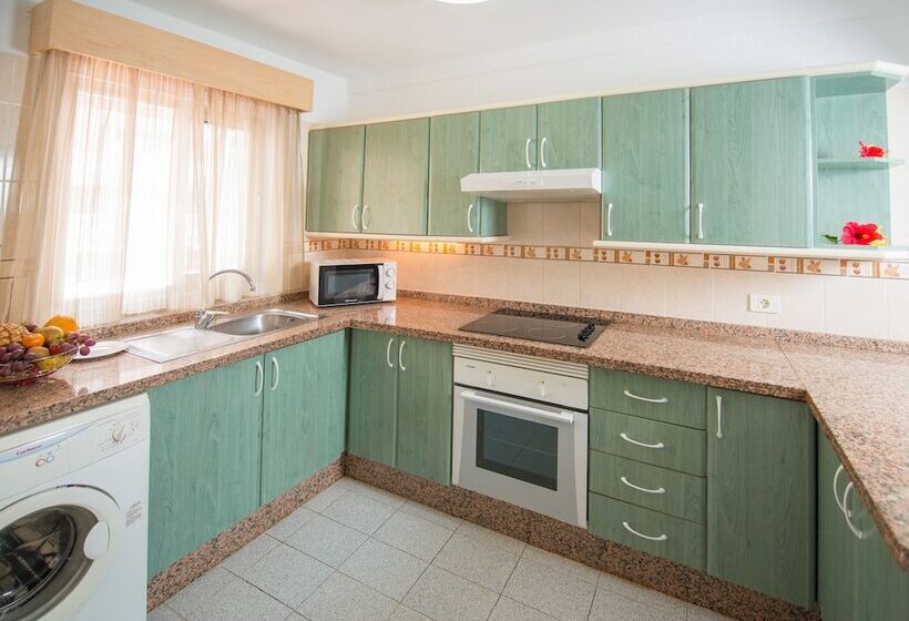 2 Bedroom Apartment, Ona El Marques