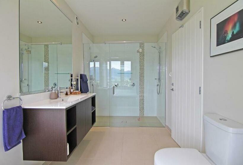Deluxe Suite King Bed, Amuri Estate Luxury Lodge