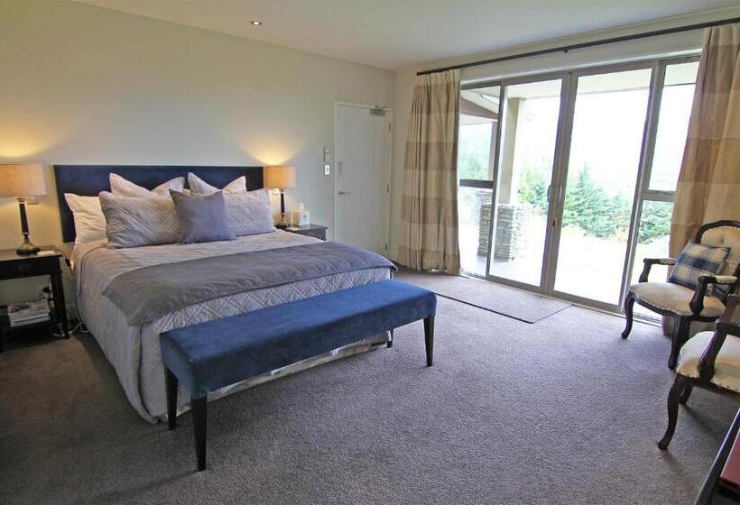 Deluxe Suite King Bed, Amuri Estate Luxury Lodge