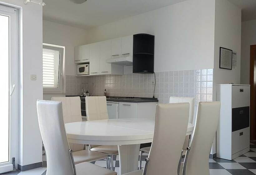 آپارتمان 2 خوابه با چشم‌انداز دریا, Aparthotel Marina Gromela