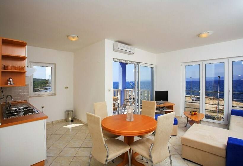آپارتمان 2 خوابه با چشم‌انداز دریا, Aparthotel Marina Gromela