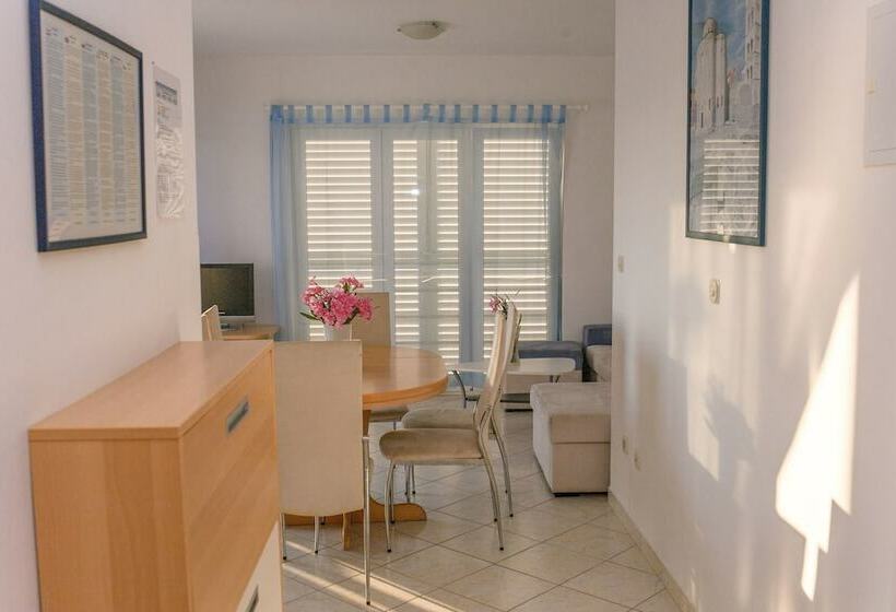 آپارتمان 2 خوابه با چشم‌انداز دریا, Aparthotel Marina Gromela