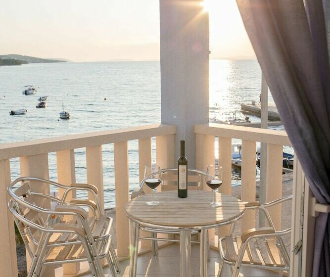 آپارتمان 2 خوابه با چشم‌انداز دریا, Aparthotel Marina Gromela