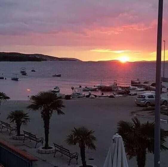 آپارتمان 2 خوابه با چشم‌انداز دریا, Aparthotel Marina Gromela