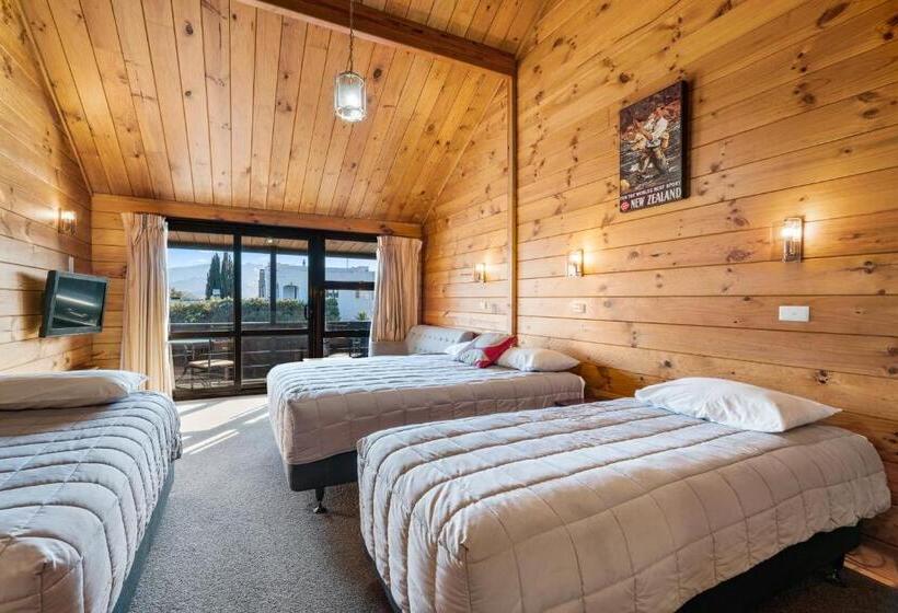 اتاق خانوادگی, Aspiring Lodge Motel