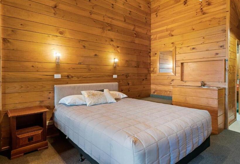 استودیو خانوادگی, Aspiring Lodge Motel