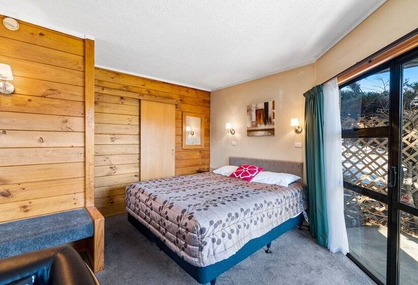 استودیو اجرایی, Aspiring Lodge Motel