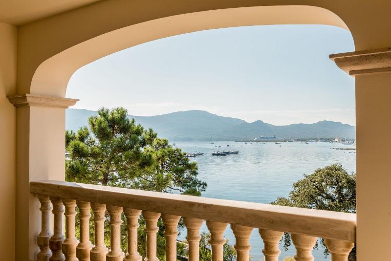 اتاق لوکس با چشم‌انداز دریا, Don Cesar