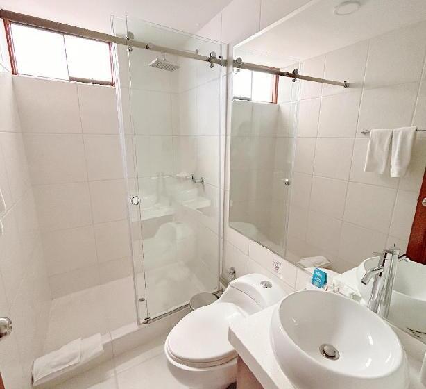 Habitación Estándar, Fundador
