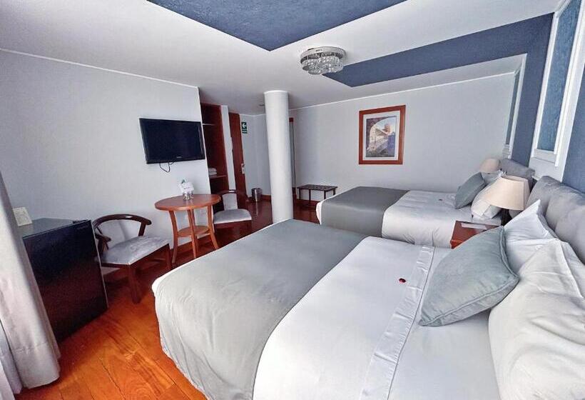 Habitación Estándar, Fundador