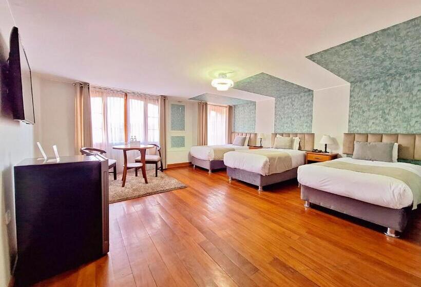 Habitación Triple Estándar, Fundador