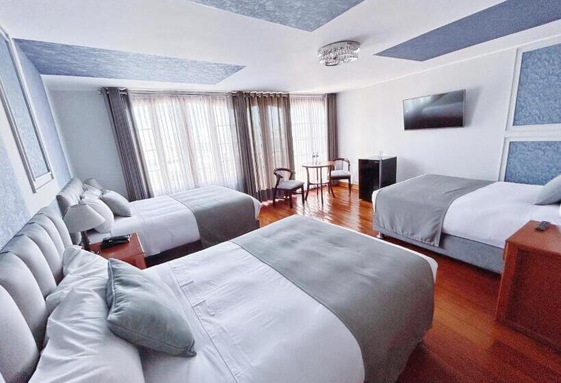 Habitación Triple Estándar, Fundador