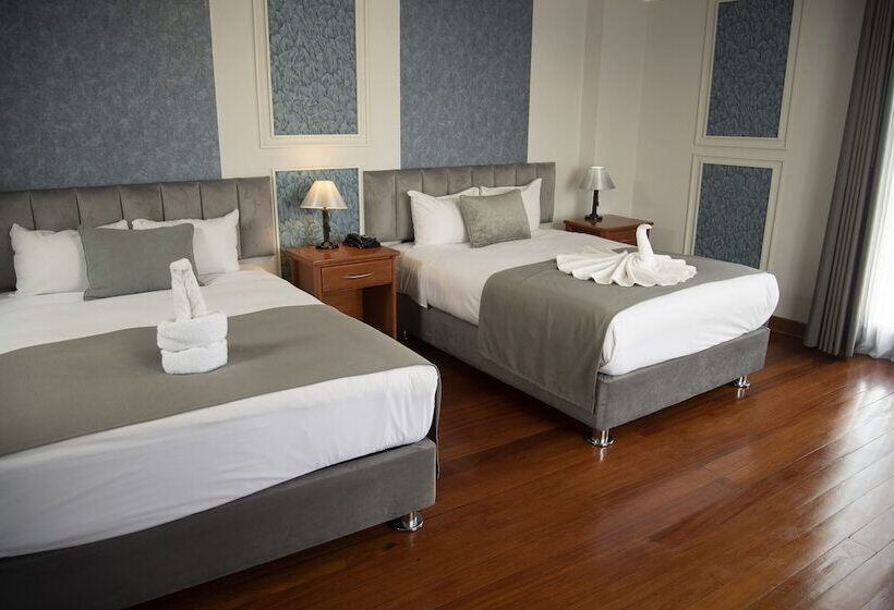 Habitación Estándar, Fundador
